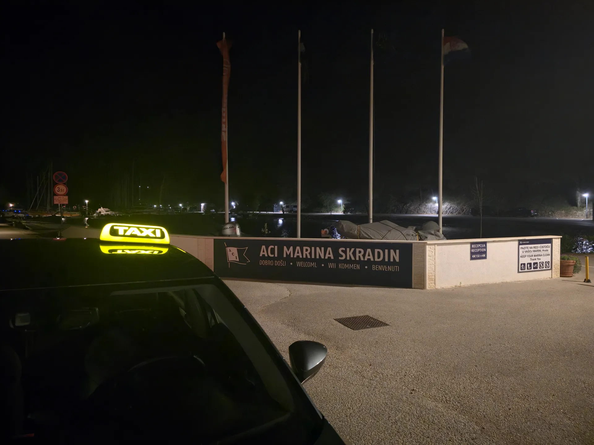 ACI Marina Skradinで待つAntonioのŠkoda Superb