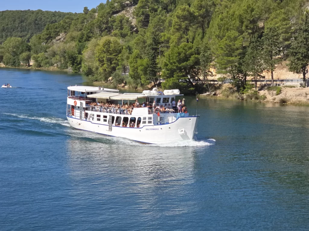 Krka National Park transfer -- boat from Skradin to the waterfalls