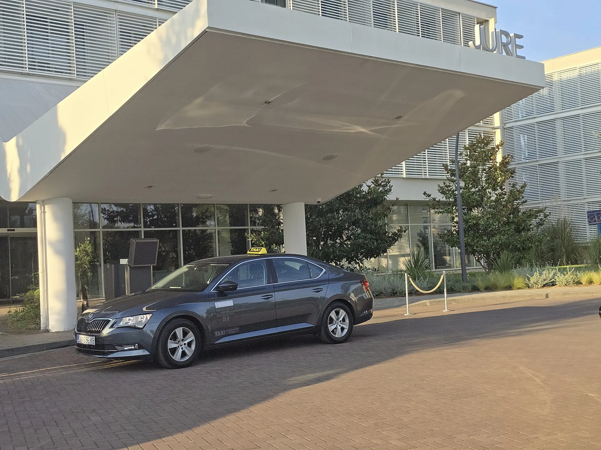 TAXI Antonio Škoda Superb in front of Hotel Jure Amadria Park -- transfer from Skradin to Šibenik
