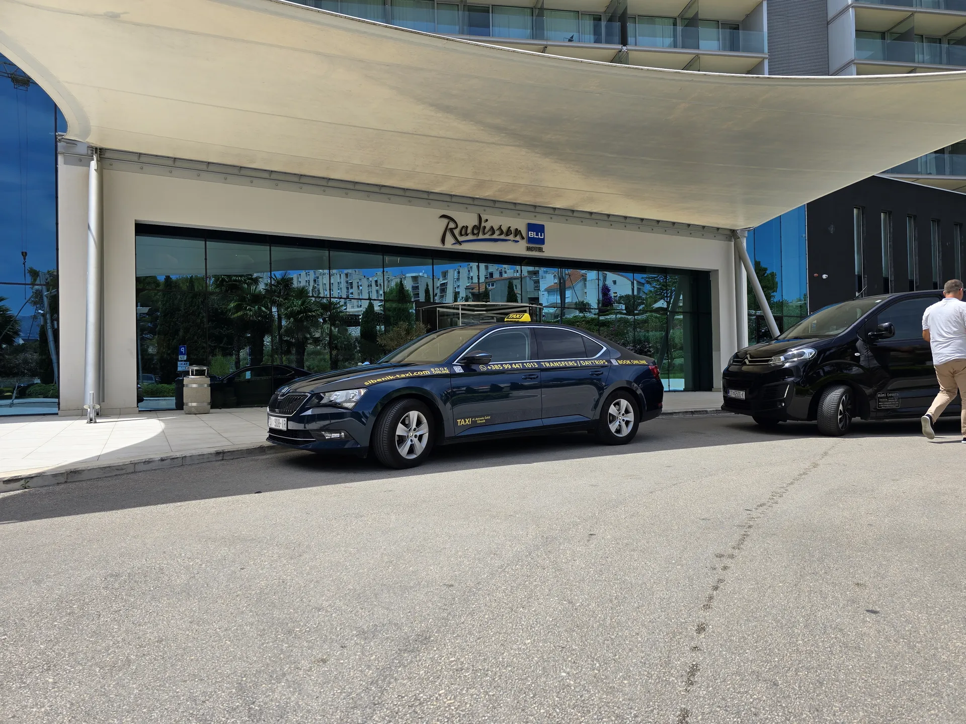 TAXI Antonio Škoda Superb in front of hotel in Split -- private transfer to Skradin